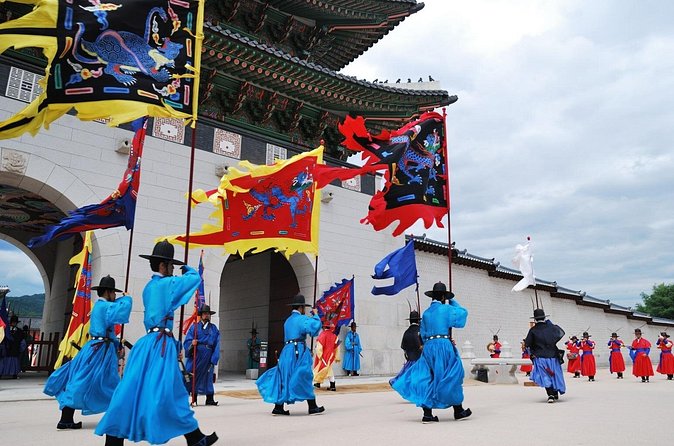 4 Hours Private tour with top attractions in Seoul - N Seoul Tower and the city view