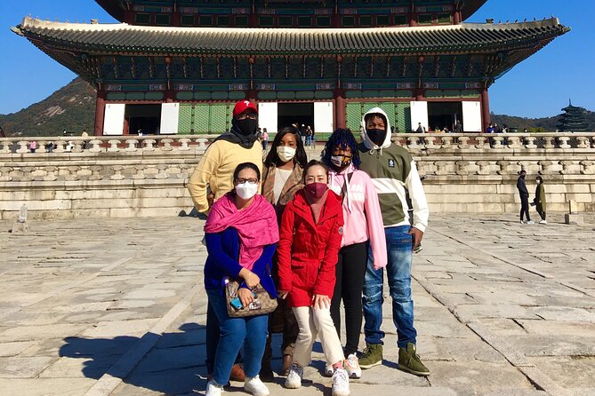 8 hours Private Tour in Seoul for the VIP - Markets, neighborhoods, and local food
