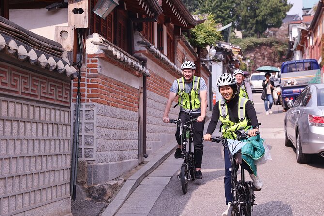 Afternoon E-bike tour and "Happy Hour" food and drinks - Cheonggyecheon Explains Modern Seoul