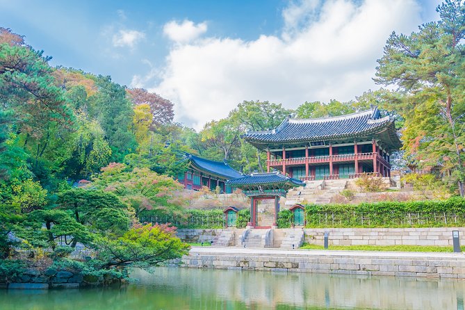 Afternoon Half Day Seoul City Tour, visit Queen's dorm - Namdaemun Market: useful, noisy, and easy to rush