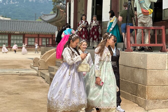 Best Seoul City Tour (Gyeongbokgung Palace,Insadong,Namsan Tower) - Insadong gives you crafts, snacks, and a place to browse