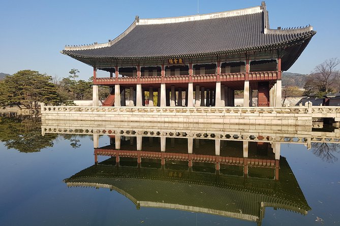 Best Walking Tour to Gyeongbok Palace Bukchon Hanok Village - Walking toward Bukchon Hanok Village