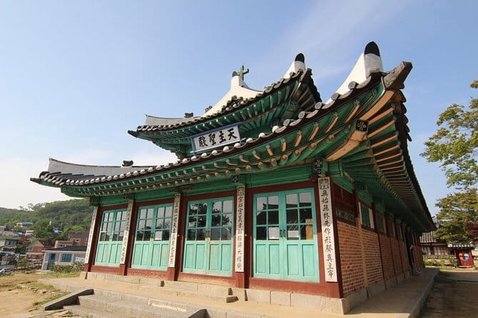 Buam dong Walking Tour Art, History and Parasite in Seoul - Changuimun Gate and the Seoul City Wall