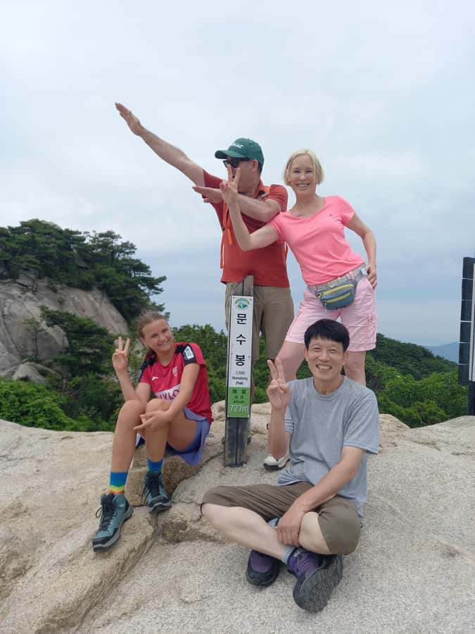 Bukhansan mountain hiking tour - 6 hours - The opening climb from Gugi National Park office