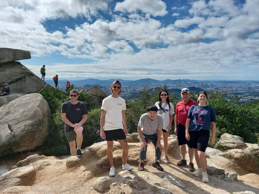 Bukhansan mountain hiking tour - 6 hours - Munsubong Peak and the granite scenery