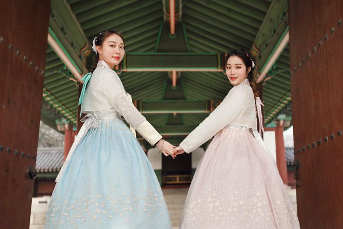 Changdeokgung Palace Hanbok Rental Experience in Seoul - Free hair styling makes the outfit work
