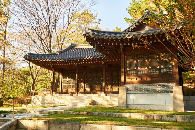 (Closed) Korea’s White House Walking Tour Blue House - Chimnyugak House and its quiet pavilion