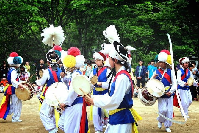 Closest Observatory to DMZ & Suspension Bridge Tour from Seoul - What guides add to the experience