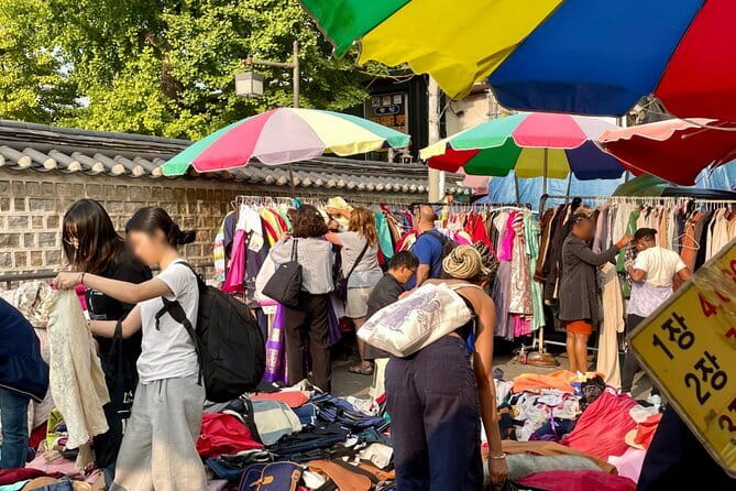 Contemporary & Retro Seoul Private Tour with Local Food Tasting - What the private format changes