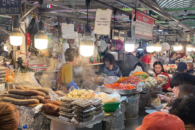 Customizable Seoul Private Tour Palaces Food and Markets - The value of a private van in Seoul