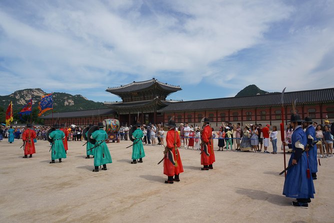 Customized Private Seoul tour: Palace, Market etc(Airport Option) - Namhansanseong and the value of choosing one region