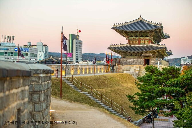 Day Tour of Suwon Hwaseong Fortress Starfield Waujeongsa Temple - Walking the 5.74-kilometer walls of Hwaseong Fortress