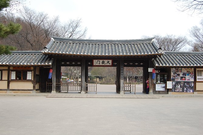 Day Trip to Yongin Daejanggeum and Korean Folk Village from Seoul - How the guide can shape the experience