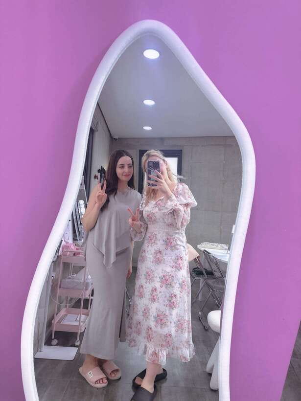 Detailed Seoul Image & Personal Color Analysis in Hongdae - Makeup pouch testing and beauty advice