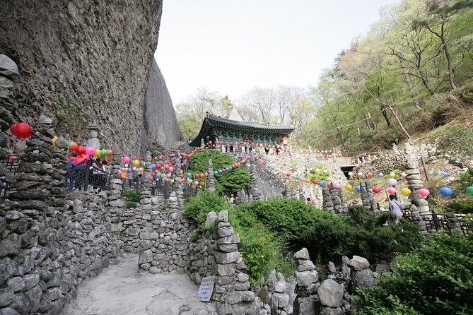 Discover Western Korea in 4days: All-Inclusive Experience - Day 4: Busan’s Korean War memorial and the ride north