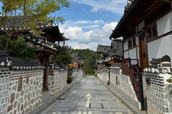 DMZ, Eunpyeong village and Jinkwansa Temple Private Tour - The guides are a major part of the experience