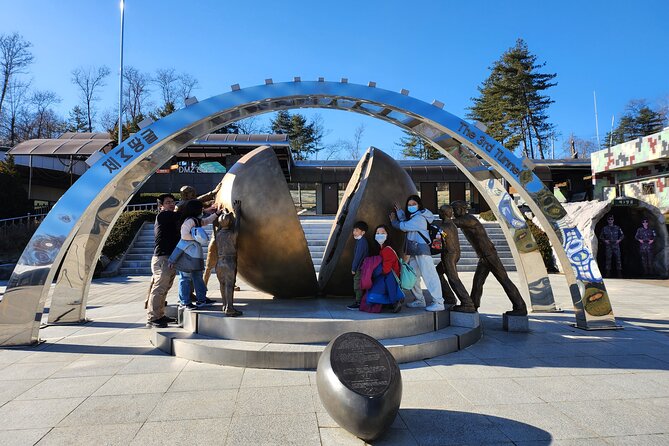 DMZ Private Tour: 3rd Tunnel, Option(Suspension Bridge, Boat) - Lunch, transport, and what the $220 price covers