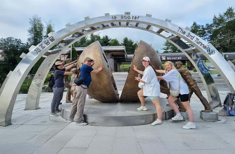 DMZTour from Seoul:3rd Tunnel,North Korea View&UNESCO Valley - Getting an early start from Seoul
