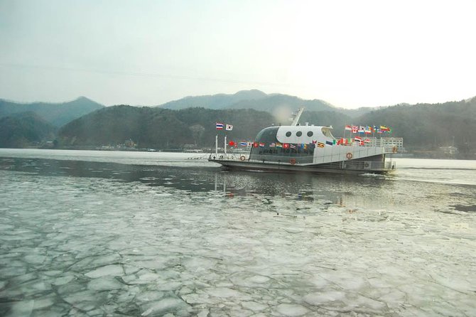 Easy private tour to Nami Island, Garden of Morning Calm - Crossing the water to Nami Island