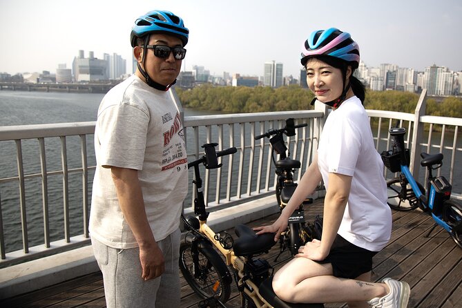 ENKO Electric Bike Ride on The Han River Bike Path in Seoul - Following the Han River bike path