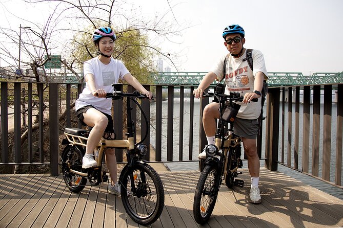 ENKO Electric Bike Ride on The Han River Bike Path in Seoul - Watching for Banpo Bridge and the fountain show