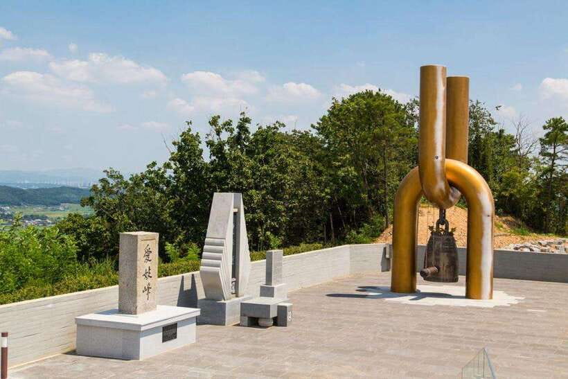 From Seoul: Aegibong Starbucks Observatory & DMZ View - The guide can shape the whole experience