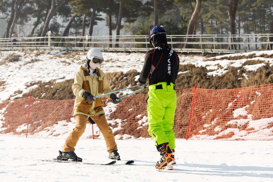 From Seoul: Korea Ski Tour - Jisan Forest Resort - Snow, scenery, and the feel of the day