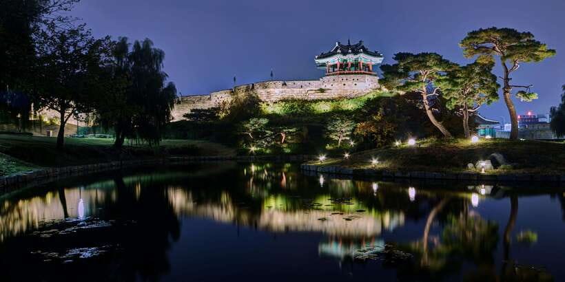 From Seoul: Suwon Hwaseong Fortress Night Tour - Haengnidan-gil, hanoks, and screen locations