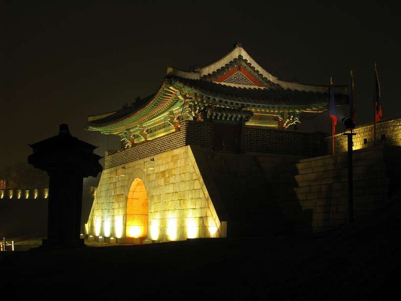 From Seoul: Suwon Hwaseong Fortress Night Tour - Who should book this evening tour