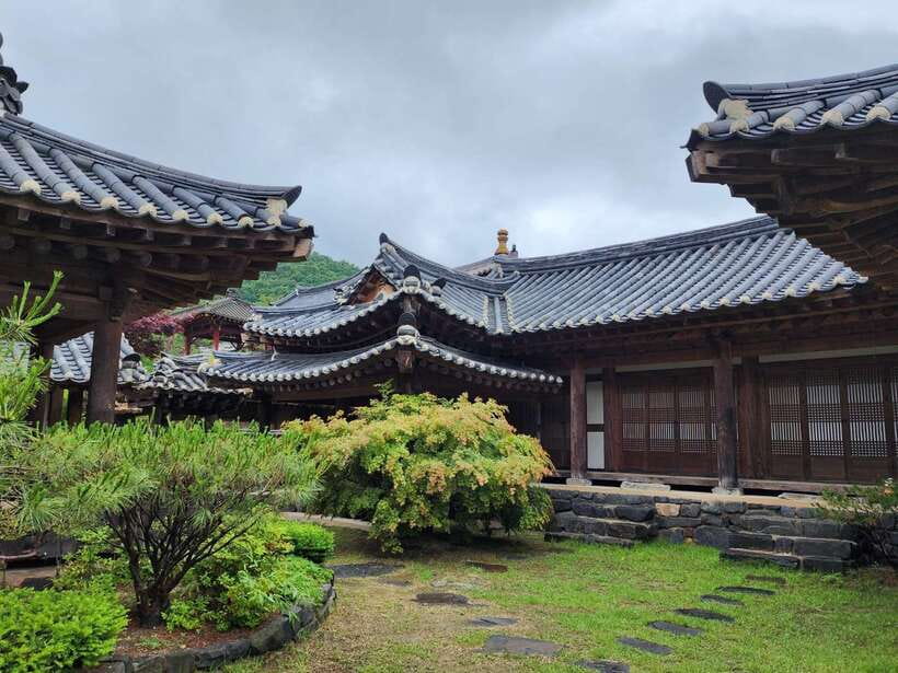 From Seoul: Suwon Hwaseong Fortress Tour - How the guides shape the day