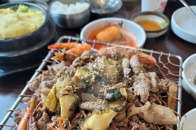 Full Day Private Seoul Tour for foodies - Everland and Lotte World for families
