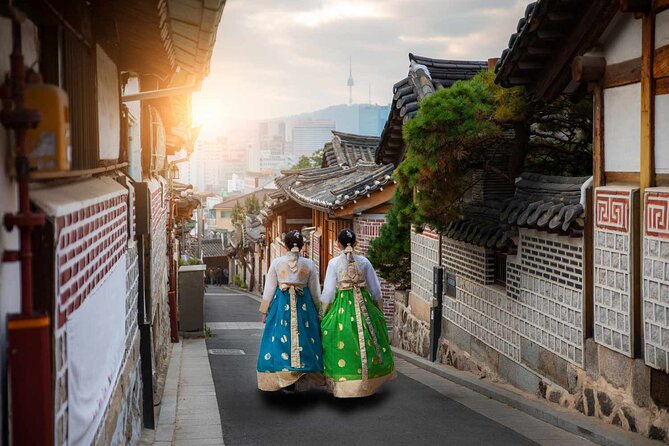 Full-Day Seoul Highlights Private Guided Tour - Bukchon’s traditional homes and steep lanes