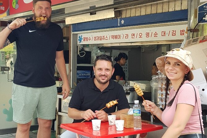 Gwangjang market Netflix Food Walking Tour with Insadong - Heat, rain, and walking conditions
