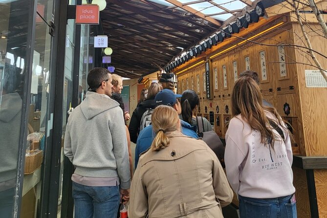 Gwangjang market Netflix Food Walking Tour with Insadong - Who will get the most from this tour