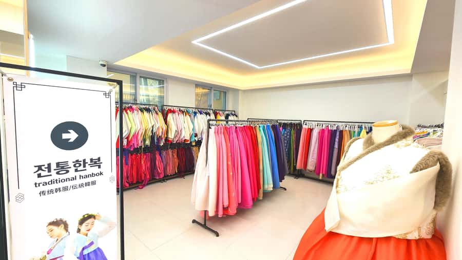 Gyeongbokgung Hanbok Experience at hanboknam - Choosing among more than 1,000 hanboks