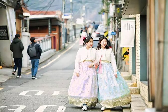 Gyeongbokgung Palace Hanbok Rental Experience in Seoul - What happens at Hanboknam