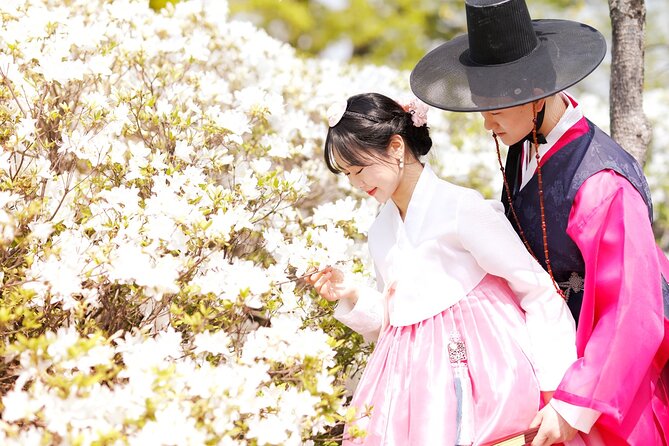 Gyeongbokgung Palace Hanbok Rental Experience in Seoul - Walking to Gyeongbokgung Palace
