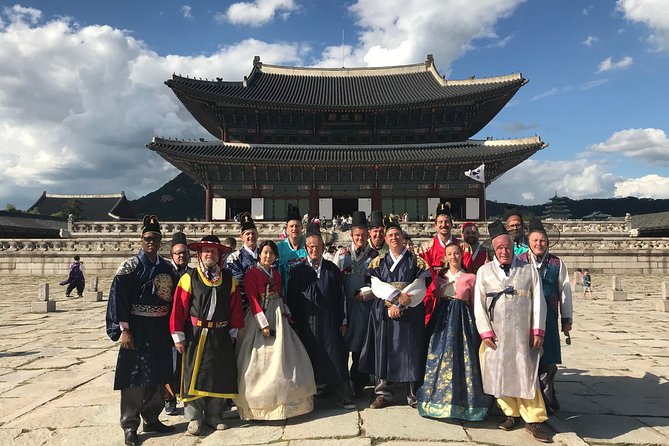 Half day Morning Seoul City Tour(Temple & Gyeongbok Palace) - A quick look at the Blue House area