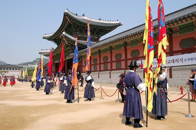 Half day Morning Seoul City Tour(Temple & Gyeongbok Palace) - Why the Insadong finish is useful