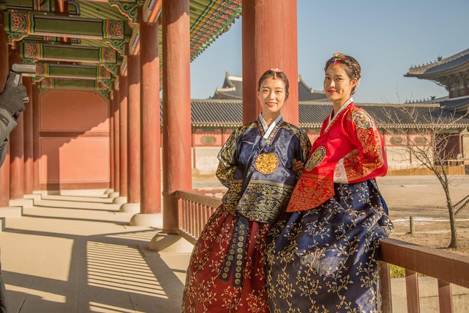 Hanbok rental, hanbok experience - Walking toward Gyeongbokgung Palace