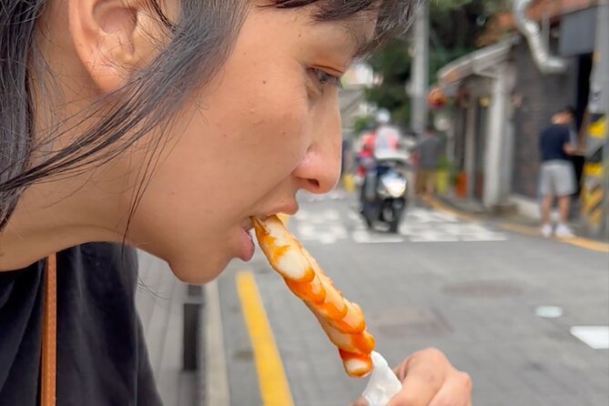 Hidden Street Food food tour in Seoul - Small group size and the social side