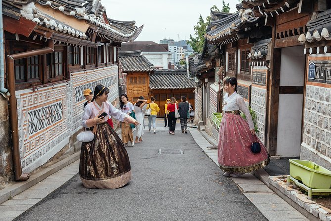 Highlights & Hidden Gems With Locals: Best of Seoul Private Walking Tour - What you get for $123.22 per person