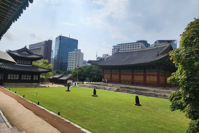 Highlights of Seoul Tour in Seoul: Deoksugung & N Seoul Tower - A short stop at Cheongha Korea Ginseng Museum