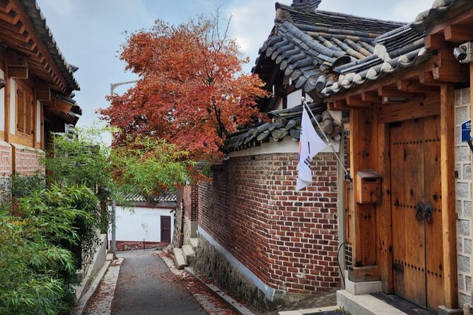 Highlights of Seoul Tour in Seoul: Deoksugung & N Seoul Tower - What the $32 price really covers