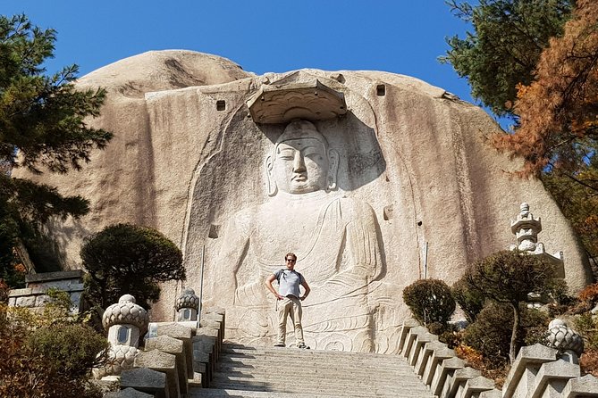 Hike at Mt. Bukhansan National Park with professional Guide(including Lunch) - A mountain temple and the choice of route