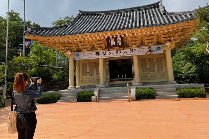 Inwangsan hike & historical sites - Walking beside the Hanyangdoseong wall