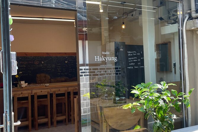 Kimchi class with Chef Hakyung near Gyeongbokgung place - Finding the studio near Gyeongbokgung