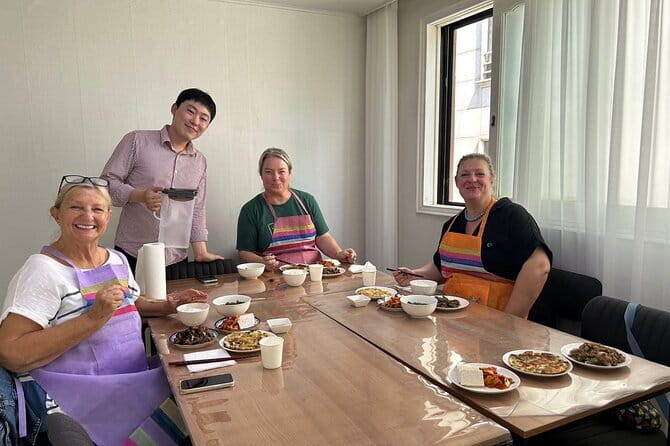 Korea Cooking Class with 3 stars Michelin Chef & Content creators - Dinner, drinks, and Korean culture games