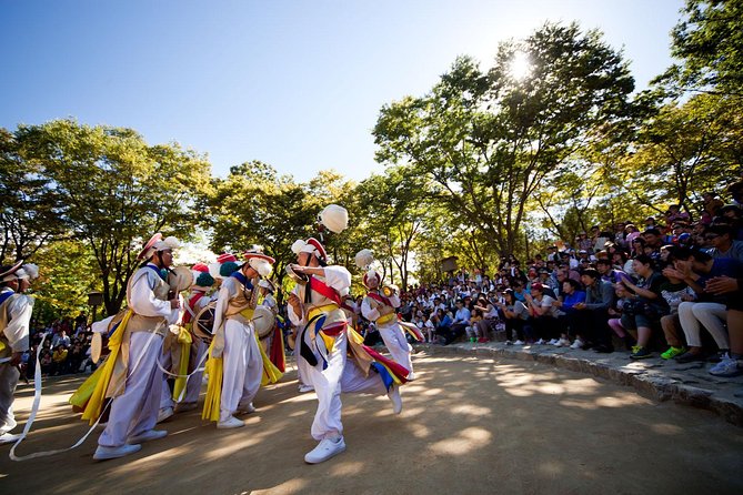 Korean Folk Village and Suwon Hwaseong Fortress Day Tour(EG Tour) - Suwon Nammun Market: the tastiest hour of the day