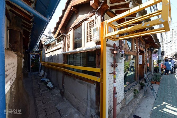 Korean History & Heritage Tour - Cheonggyecheon Stream and the city’s changing face
